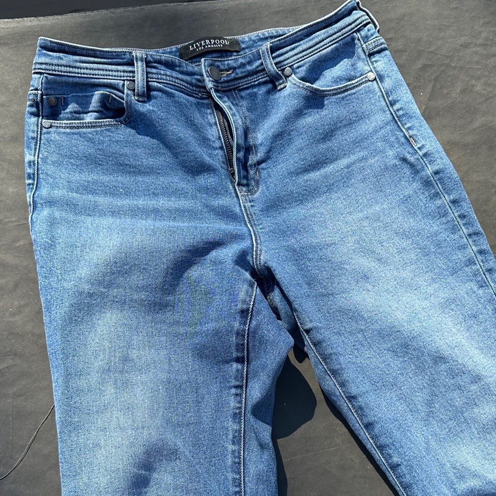 Liverpool Straight-Leg Medium Blue Women's Jeans